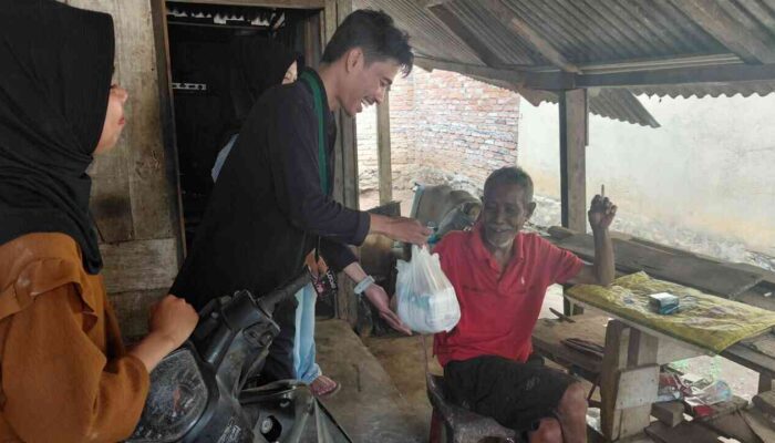 HMI Dharmasraya Berikan Bantuan Sembako untuk Lansia di Nagari Tanjung Alam Asam Jujuhan