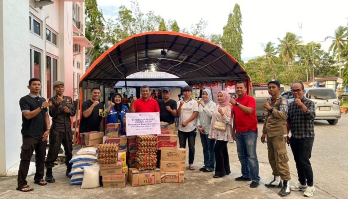 FIFGROUP Cabang Solok Salurkan Bantuan Sosial Syariah untuk Korban Banjir