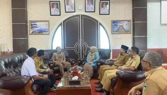 Bupati Hendrajoni Terima Tim Visitasi Komisi Informasi Sumbar, Tiga Badan Publik Pessel Masuk Nominasi Anugerah KIP 2025