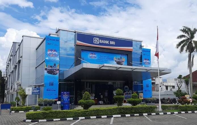 BRI melalui Region 3 Padang kembali menghadirkan promo menarik bagi nasabah dan masyarakat Sumatera Barat. Kali ini, promo diberikan bagi pengguna aplikasi BRImo yang bertransaksi menggunakan QRIS BRI di SPBU WOWO (PT SPBU Wowo 14.251.509). IST