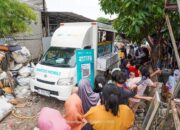 BSI Maslahat dan Ina Cookies Hadirkan Kebahagiaan di Kampung Sumur Lewat Warteg Mobile