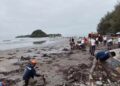 Dispar Kota Padang Gelar Aksi Bersih Pantai Air Manis