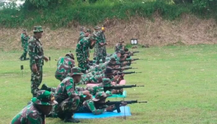 Personel Satpol PP Padang Ikuti Latihan Menembak melalui Kodim 0312