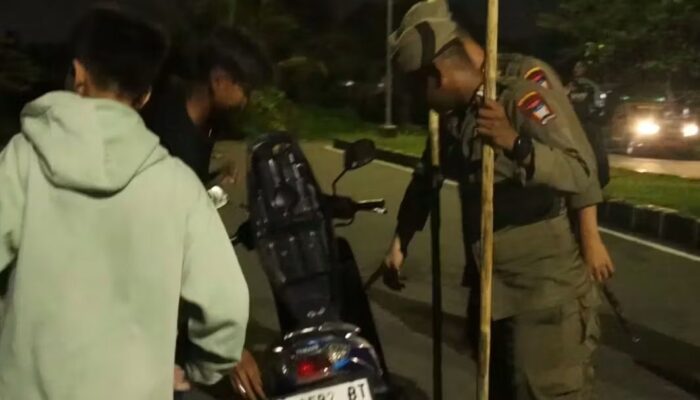 Satpol PP Padang bersama Dubalang Kota Lakukan Pengawasan Atasi Balap Liar