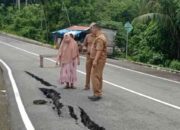 Jalan Amblas di Bukit Peti Peti Teluk Bayur Padang, Pengendara Diminta Hati-Hati