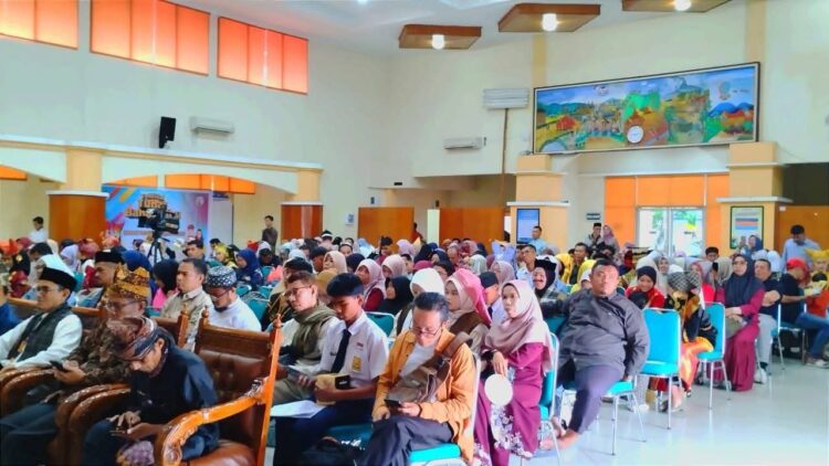 Festival Tunas Bahasa Ibu (FTBI) 2025 tingkat SD dan SMP se-Kota Padang di Aula BBPMP Provinsi Sumatera Barat, Rabu (12/11). IST