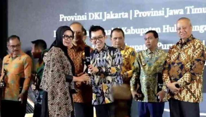 Pemko Padang Raih Penghargaan dari LAN RI dan KPID Sumbar