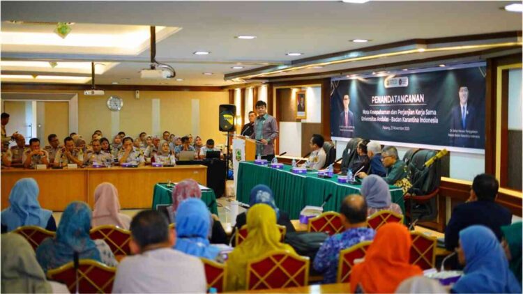 UNAND jalin kerja sama dengan Badan Karantina Indonesia. Penandatanganan digelar di Ruang Rapat Senat Rektorat, Kampus Limau Manis, Selasa (25/11). IST
