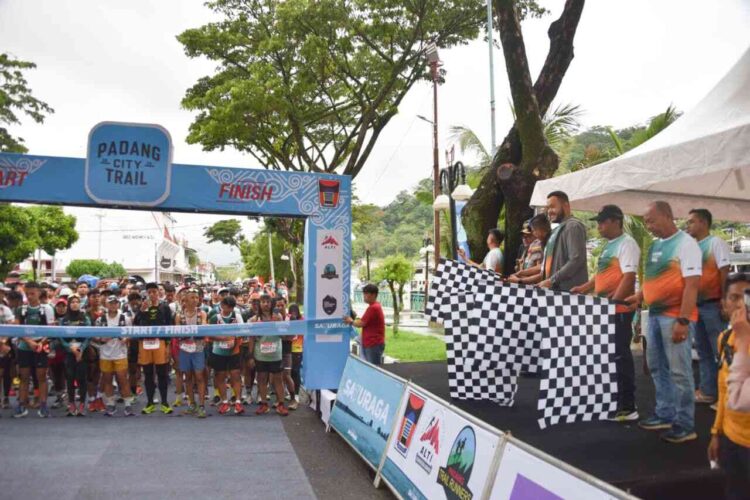 Padang City Trail 2025 dibuka Wali Kota Padang, Fadly Amran, Minggu (23/11). IST