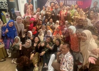 Reuni 40 Tahun Alumni SMPN 1 Padang Angkatan 1985, Makin Meriah dengan Taburan Hadiah KIM dan Tari Piring di Atas Kaca