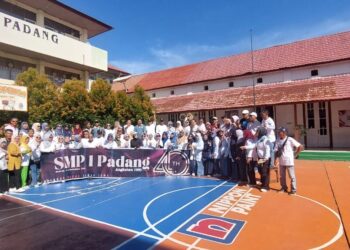 Ikaspensa dan Alumni SMPN 1 Padang Angkatan 1985 Gelar Olah Raga Bersama di Sekolah, Rumah Batik Syahla Jadi Sponsor Hadiah untuk Peserta Terpilih