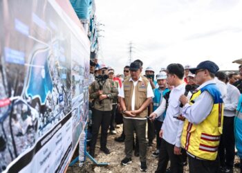 Banjir Semarang, Wapres Gibran Bersama Deputi 3 BNPB Tinjau Pembenahan Outlet Kolam Retensi Terboyo