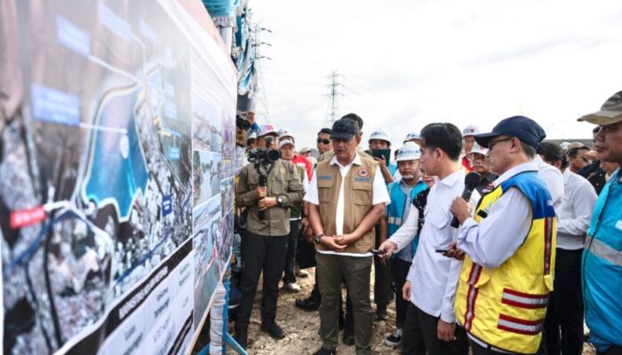Banjir Semarang, Wapres Gibran Bersama Deputi 3 BNPB Tinjau Pembenahan Outlet Kolam Retensi Terboyo