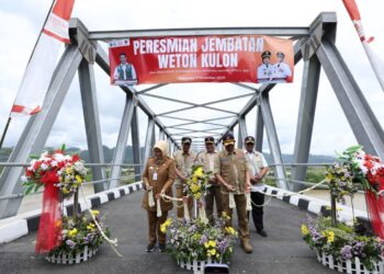 Kepala BNPB Resmikan Pembangunan Jembatan Weton Kulon yang Roboh Pascabanjir 2022