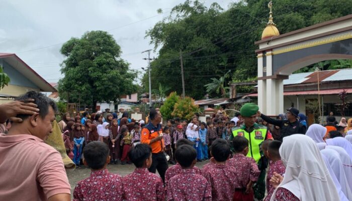 Warga Antusias Ikuti Simulasi Gempa di Padang Selatan