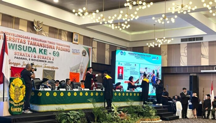 Unitas Padang Kembali Lahirkan 220 Lulusan pada Wisuda ke-69