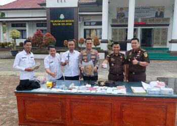 ‎Kejari Solok Selatan Musnahkan Barang Bukti 19 Perkara Pidana