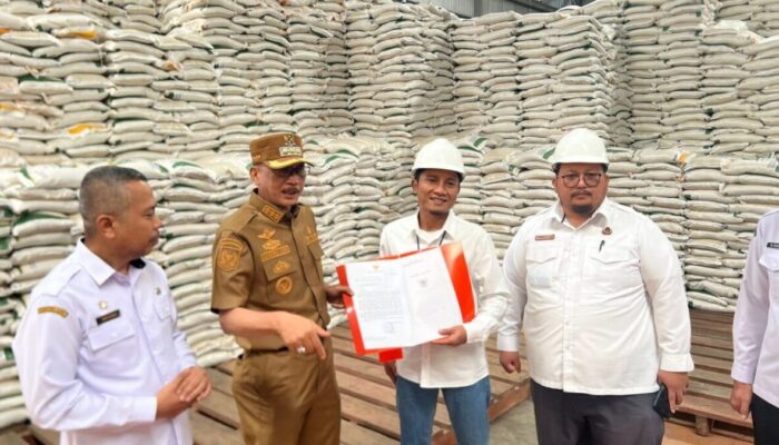 Perkuat Ketahanan Pangan, Pemkab Pessel Hibahkan 2 Hektar Tanah untuk Gudang Bulog