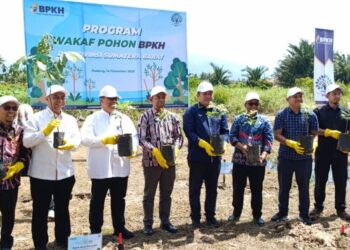 BPKH dan Muhammadiyah Kolaborasi Luncurkan Program Wakaf Pohon untuk Penghijauan Sumatera Barat