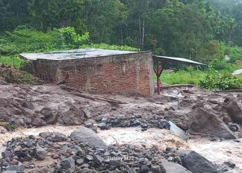 Banjir Bandang Terjang Paninjauan, Akses Jalan Putus dan Fasilitas Warga Tertimbun