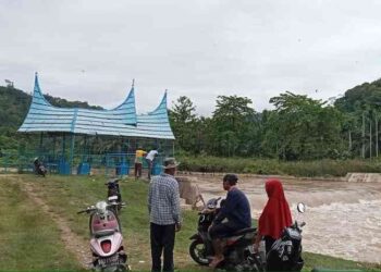 Lansia Dilaporkan Hanyut di Sungai Nagari Kambang Utara Pessel
