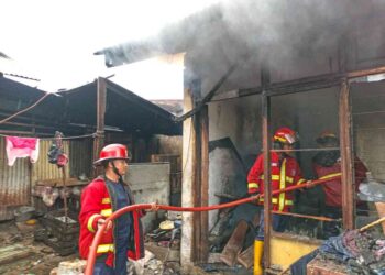 Empat Petak Rumah Ludes Dilalap Api di Alang Laweh Padang