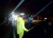 Arus Lalu Lintas di Gerbang Masuk Padang Panjang Kembali Lancar Usai Evakuasi Pohon Tumbang