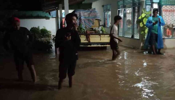 Malam ini, Banjir Mendadak Rendam Kotobaru, Air Batang Lembang Naik dalam Hitungan Menit