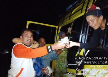 Terjang Arus Deras, Sulaiman Turun Langsung Evakuasi dan Bermalam Bersama Korban Banjir Air Gadang