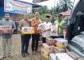 Tembus Genangan Air, Ketua DPRD Pasbar Dirwansyah Salurkan Bantuan untuk Korban Banjir di Sikabau, Koto Balingka