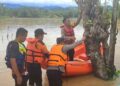 Kapolsek Bayang Pimpin Evakuasi Warga Terjebak Banjir di Nagari Gurun Panjang Barat