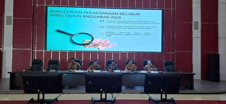 Rapat Koordinasi Pengadaan Barang/Jasa Pemerintah Kota Padang di Ruang Bagindo Aziz Chan, Balai Kota Padang, Selasa (25/11). IST