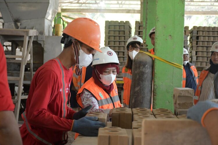 Direktorat Jenderal Industri Semen, Keramik, dan Pengolahan Bahan Galian Non-Logam Kementerian Perindustrian (Kemenperin) melakukan kunjungan kerja ke PT Semen Padang pada Selasa–Rabu (7–8 Oktober 2025). IST