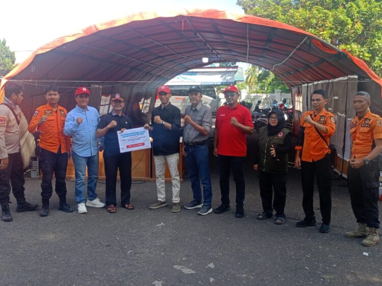 PT Semen Padang menyalurkan bantuan 250 zak semen untuk korban bencana angin puting beliung yang melanda Kota Solok pada Minggu (5/10). IST