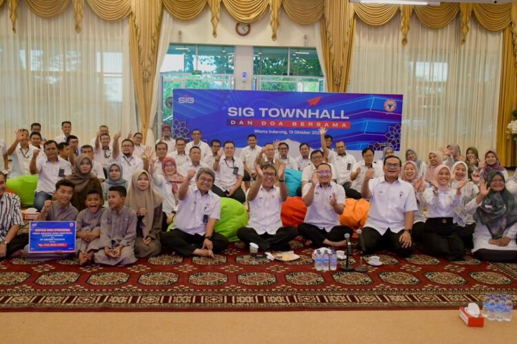 ujud kepedulian sosial dan komitmen PT Semen Padang terhadap masyarakat sekitar kembali diwujudkan melalui penyaluran bantuan senilai Rp332,4 juta. IST