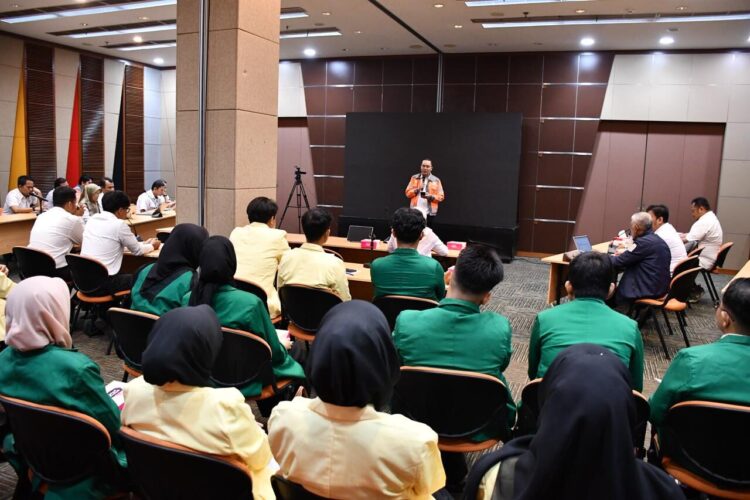 PT Semen Padang melaksanakan Program Pemagangan Lulusan Perguruan Tinggi Magang Hub Kemnaker yang diikuti oleh 30 lulusan dari berbagai universitas di Indonesia. IST