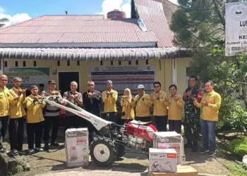 PT Semen Padang Kucurkan Rp64 Juta untuk Pemberdayaan Petani dan UMKM