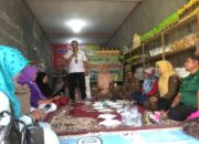 PT Semen Padang Salurkan Rp30 Juta untuk Peningkatan Produksi UMKM Seribu Keripik