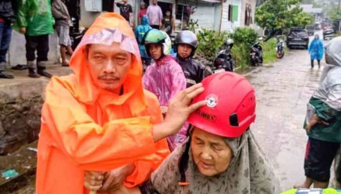 Banjir Batu Busuak, PT Semen Padang Kirim Relawan Bantu Warga Terdampak