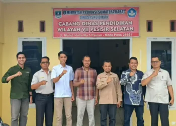 Badan Pengawas Pemilihan Umum (Bawaslu) Kabupaten Pesisir Selatan mulai merintis kerja sama dengan Cabang Dinas Pendidikan (Cabdin) Wilayah VII Sumatera Barat untuk pelaksanaan Program Kelas Pemilu (PKP) bagi siswa SLTA di daerah itu.  IST