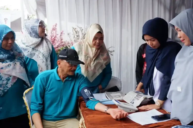 Bupati Pesisir Selatan, Hendrajoni, menghadiri peringatan Hari Kesehatan Nasional (HKN) ke-61 Tahun 2025 yang berlangsung bersama insan kesehatan dan jajaran Pemerintah Kabupaten Pesisir Selatan (Pemkab Pessel). IST