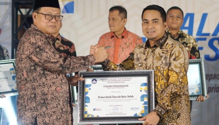 Komitmen Tingkatkan Gizi Siswa, Pemko Solok Terima Penghargaan BBPMP Sumbar