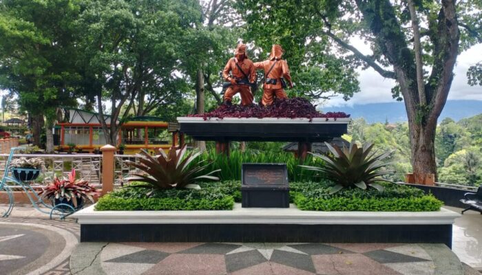 Taman Panorama Lobang Jepang; Harmoni Alam dan Jejak Sejarah di Bukittinggi