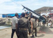 Satpol PP dan Dinas Pariwisata Tertibkan PKL di Kawasan Wisata Batu Malin Kundang