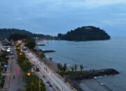 Libur Nataru, Pantai Padang dan Gunung Padang Ramai Kunjungan