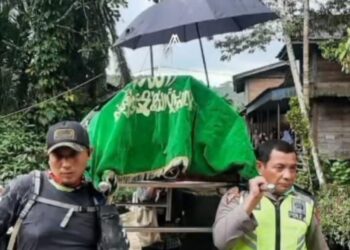 Duka Talamau: Wabup M. Ihpan Antar Jenazah Korban Longsor ke Peristirahatan Terakhir