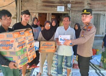 Kapolsek Talamau dan Bhayangkari Kuatkan Hati Warga Sinuruik dalam Kondisi Bencana