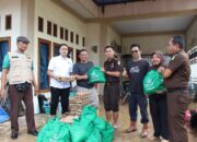 Kejati Sumbar Salurkan Bantuan Warga Terdampak Bencana di Padang