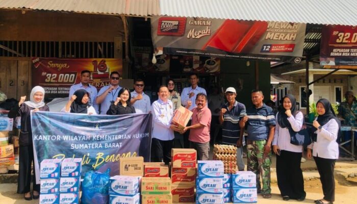 Kemenkum Sumbar Salurkan bantuan Kemanusiaan Banjir Bandang Batu Busuak