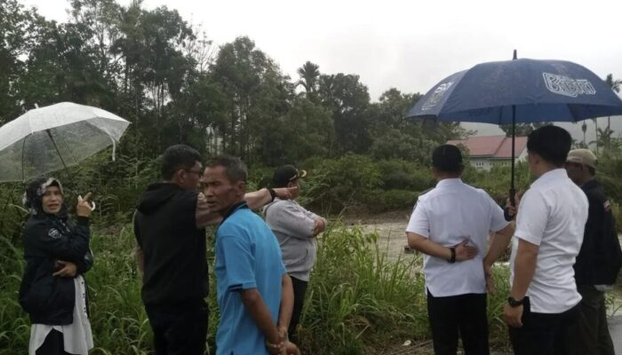 Welly Suhery Cek Lokasi Luapan Sungai, Alat Berat Segera Dikerahkan